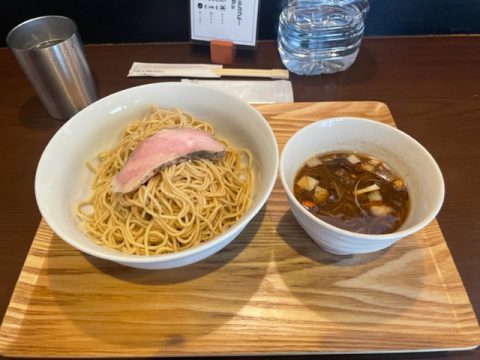 草加市のラーメン　life is beautiful らぁ麺＆cafe bar
