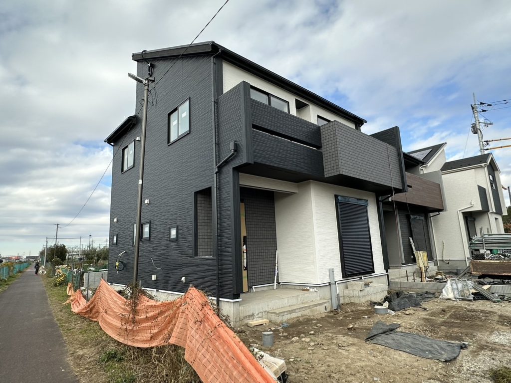【草加市新里町｜新築一戸建て 3期】足場が外れて外観がお披露目されました！